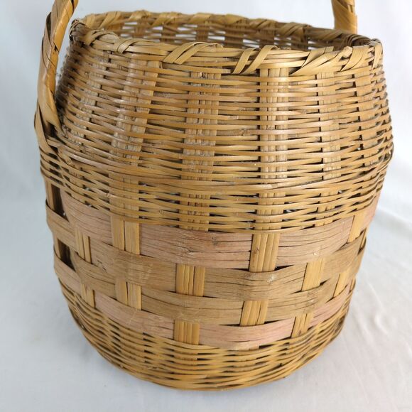 Vintage Large 16" Beehive Woven Rattan Sewing Basket with Top Handle, Yarn Split - Picture 3 of 6